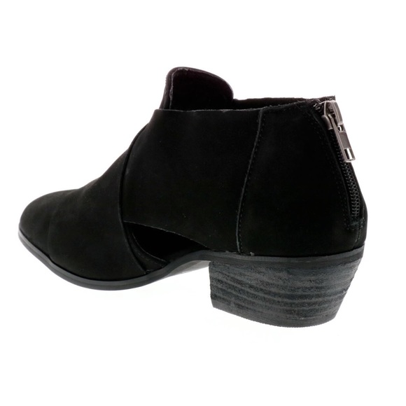 Black Leather Side Cut Out Chic Bootie - Picture 3 of 6